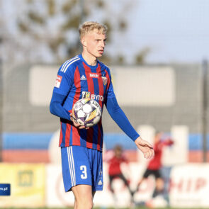 Pilka nozna. Betclic II liga. Polonia Bytom - Pogon Grodzisk Mazowiecki. 16.11.2024