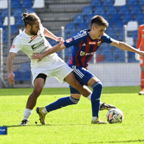 Pilka nozna. Betclic II liga. Rekord Bielsko-Biala - Polonia Bytom. 08.03.2025