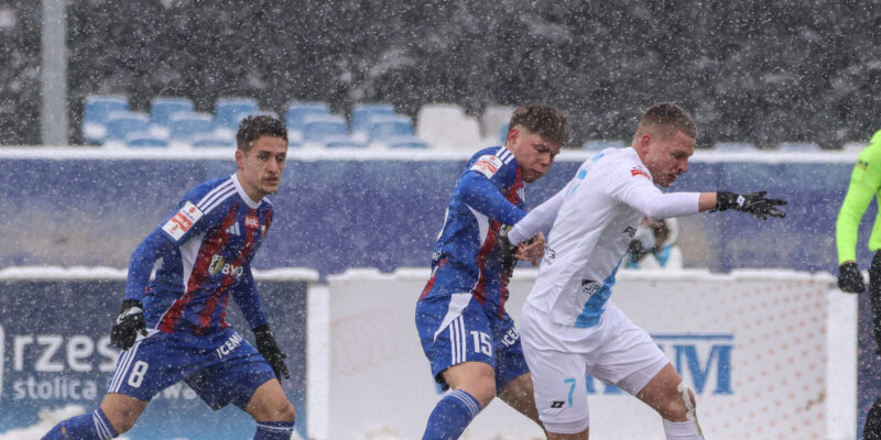 Śnieżny pojedynek dla Stali